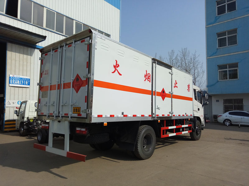 東風(fēng)6.1米(9噸)氣體廂式車