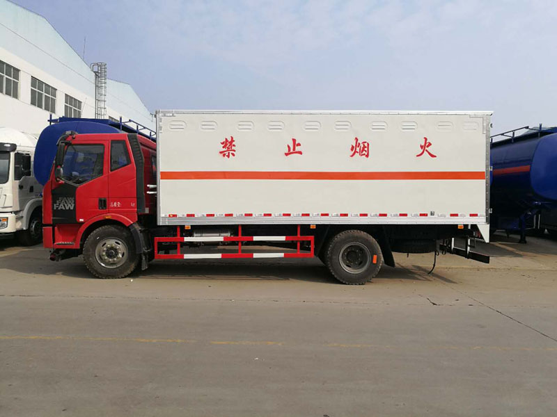 解放6米2(9.9噸)爆破器材車(chē)