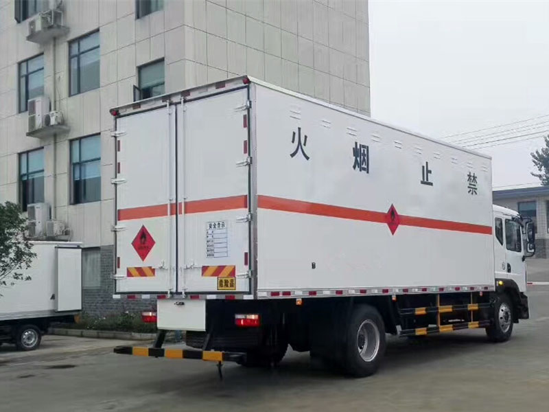 東風(fēng)6.3米(10.3噸)氣體廂式車(chē)