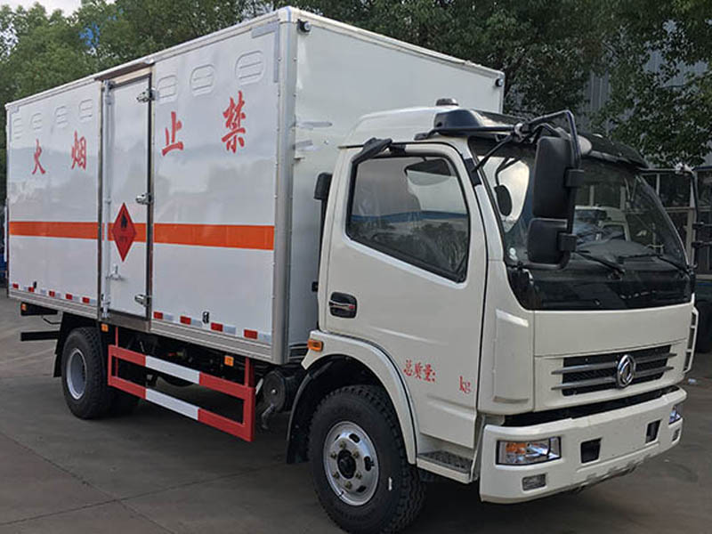 東風(fēng)5米1(6.6噸)爆破器材車(chē)