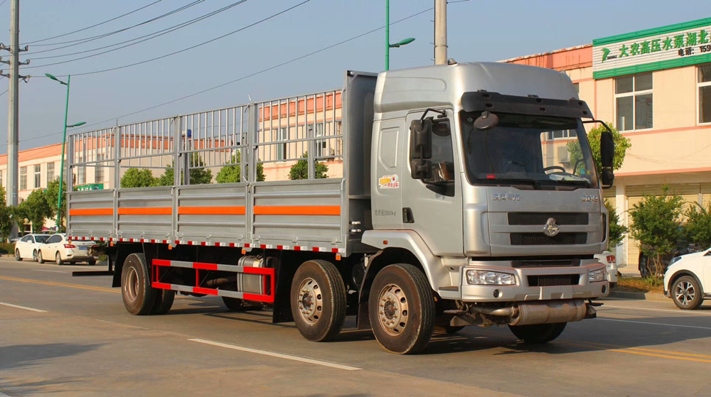 柳汽9.6米(15.3噸)氣瓶車(chē)